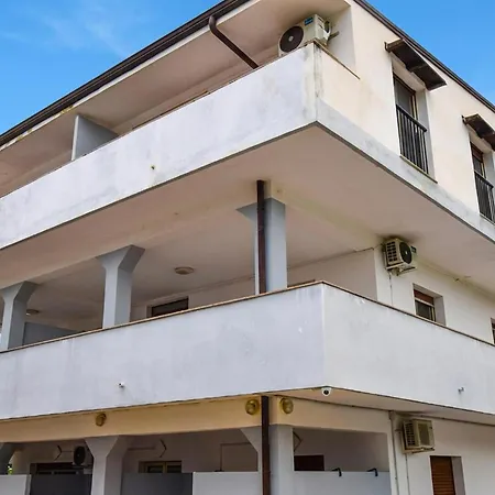 Appartement Lovely In With Swimming Pool
