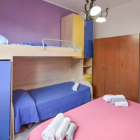 Awesome In With Swimming Pool Appartamento