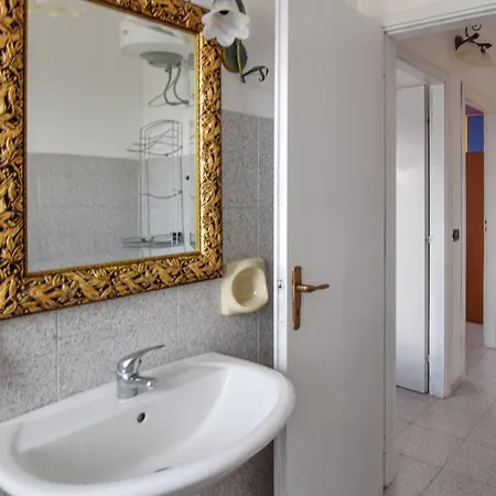 Awesome In With Swimming Pool Appartamento